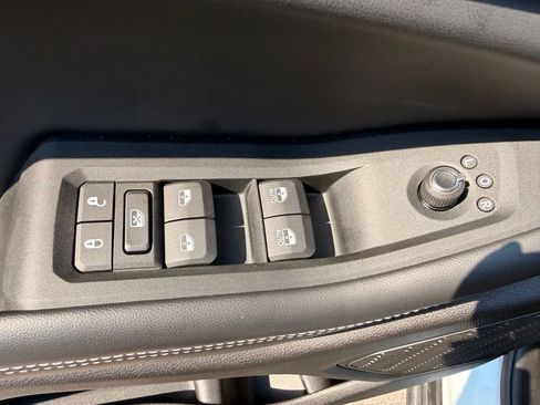 Used 2025 Jeep Grand Cherokee Altitude AWD/4WD image 17