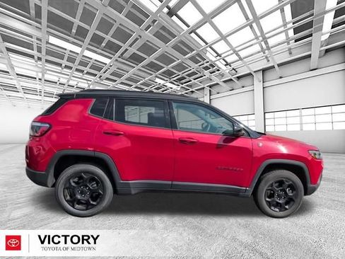 Used 2024 Jeep Compass Trailhawk AWD/4WD image 2