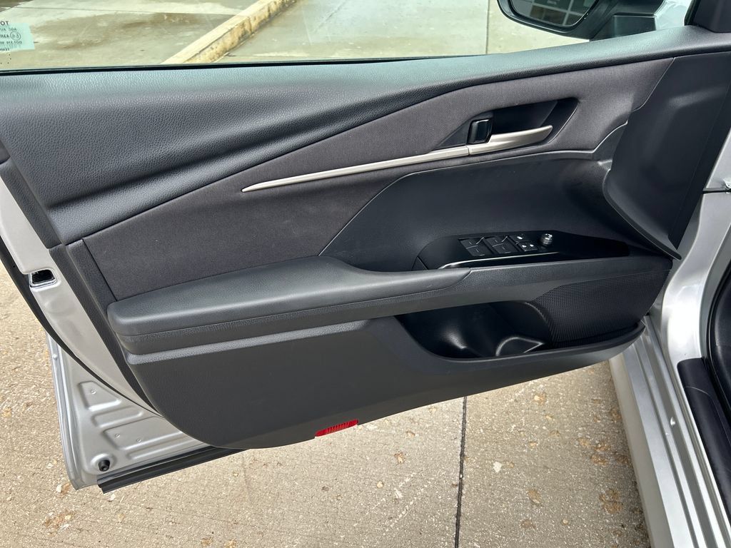 Used 2025 Toyota Camry LE FWD image 11