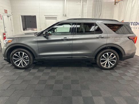Used 2025 Ford Explorer ST-Line AWD/4WD image 6