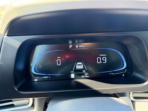 Used 2025 Hyundai Elantra SE image 14