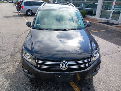 Used 2016 Volkswagen Tiguan SE image 2
