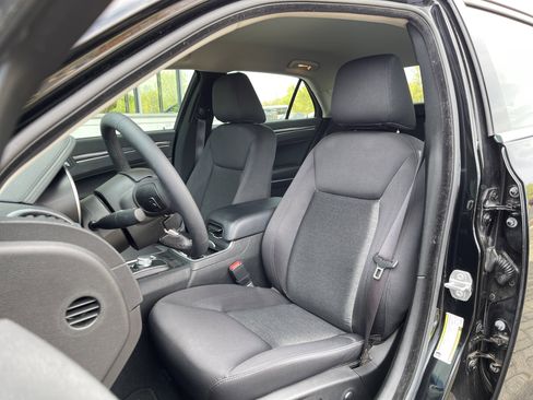 Used 2022 Chrysler 300 Touring image 15