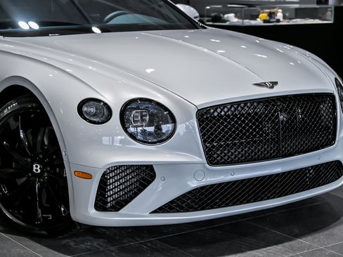 Used 2024 Bentley Continental GT image 2