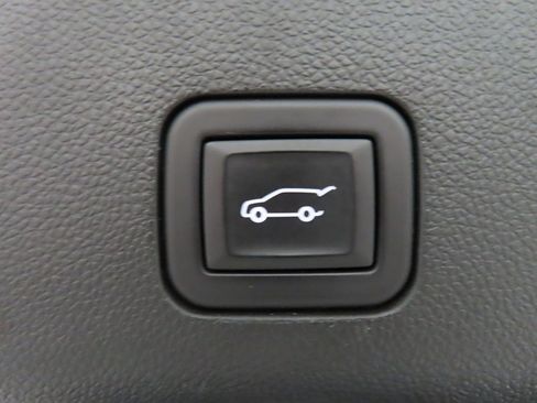 Used 2024 Chevrolet Suburban High Country image 39