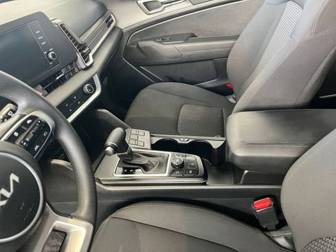 Used 2025 Kia Sportage LX image 41