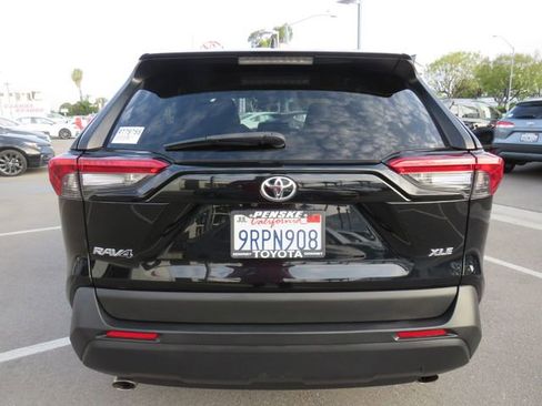 Used 2022 Toyota RAV4 XLE image 9