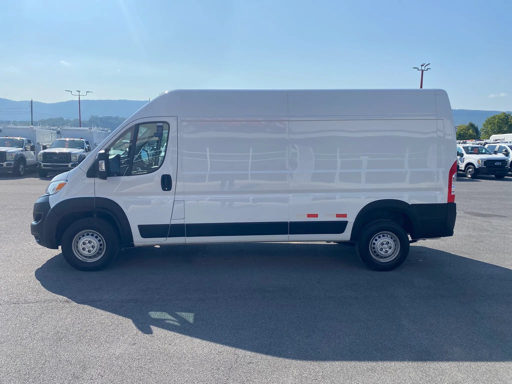 Used 2024 RAM ProMaster 2500 w/ Convenience Group FWD image 5