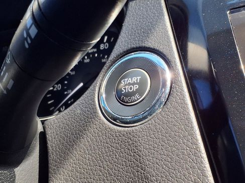 Used 2017 Nissan Rogue SV FWD image 11