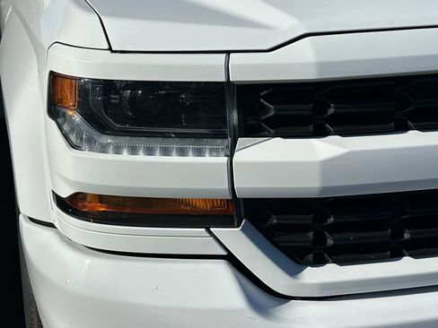Used 2018 Chevrolet Silverado 1500 Custom w/ Custom Value Package AWD/4WD image 8