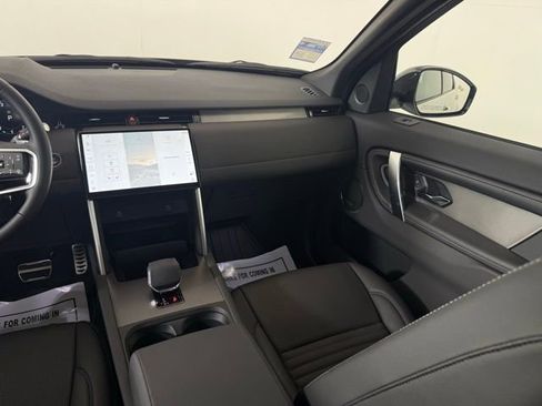 New 2025 Land Rover Discovery Sport Dynamic SE image 25
