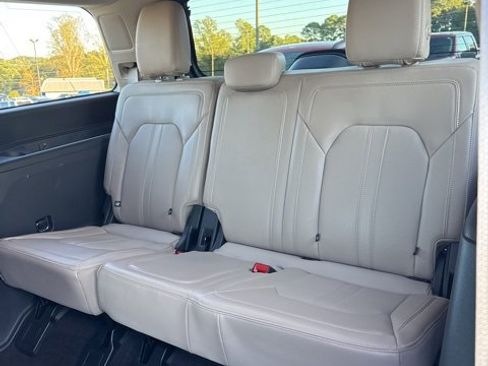 Used 2023 Ford Expedition Limited image 11