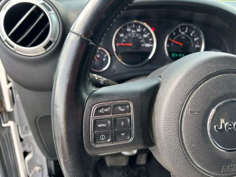 Used 2015 Jeep Wrangler Unlimited Sahara w/ Connectivity Group image 22