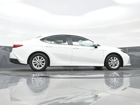 Used 2025 Toyota Camry LE FWD image 31