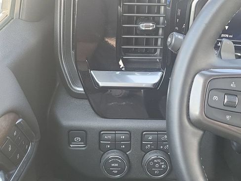 Used 2025 Chevrolet Silverado 1500 High Country w/ High Country Premium Package AWD/4WD image 24