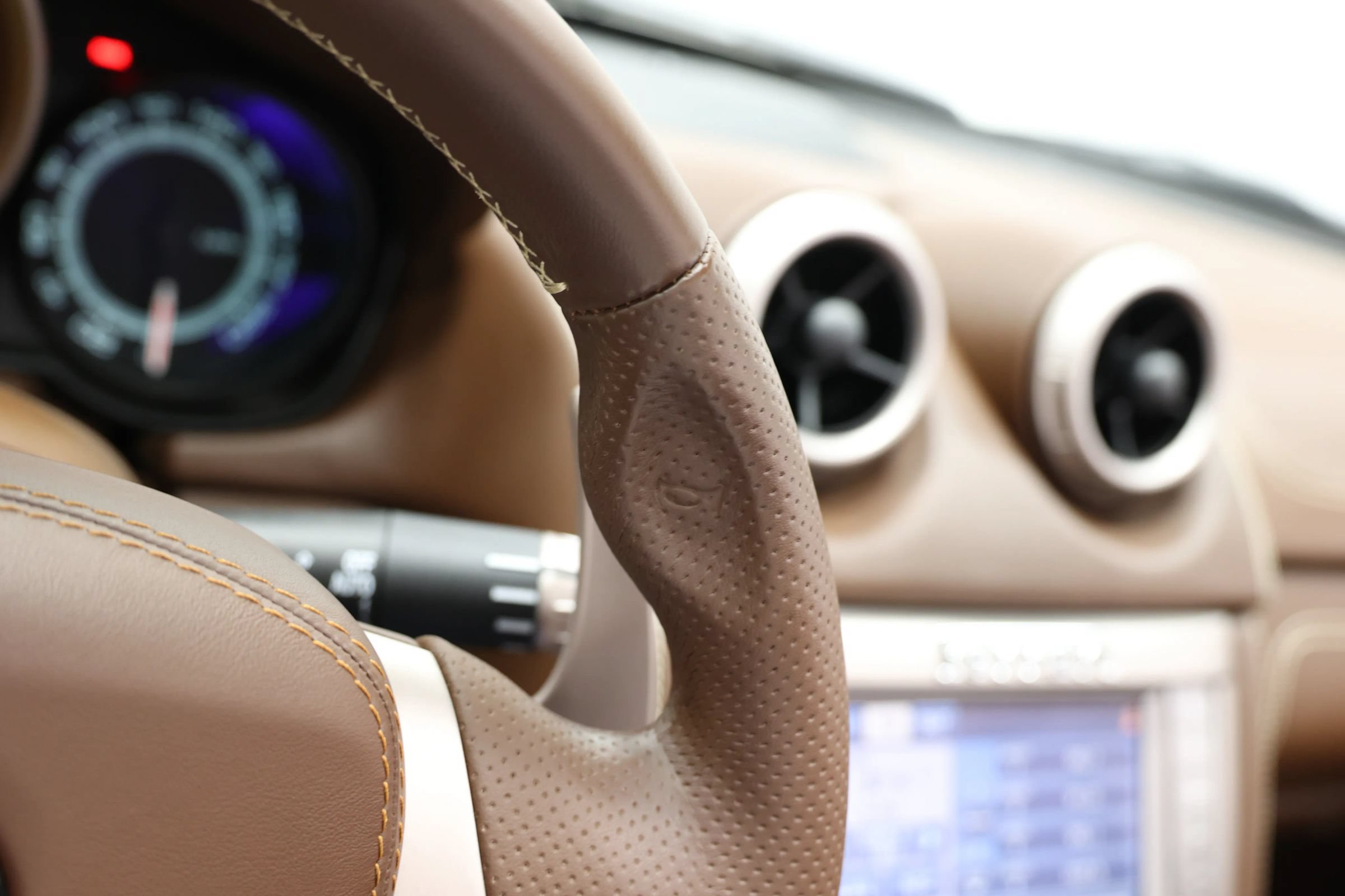 Used 2010 Ferrari California RWD image 35