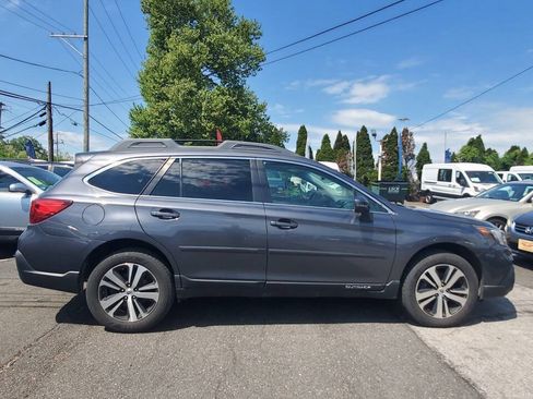 Used 2018 Subaru Outback 3.6R Limited AWD/4WD image 6