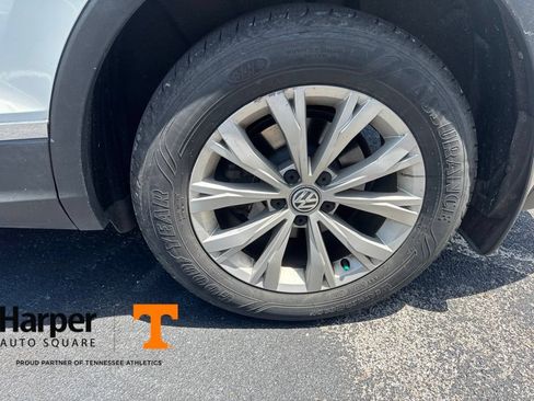 Used 2018 Volkswagen Tiguan SE w/ Panoramic Sunroof Package AWD/4WD image 19