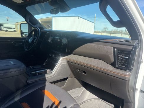 Used 2024 GMC Sierra 2500 AT4 w/ AT4 Premium Plus Package image 39