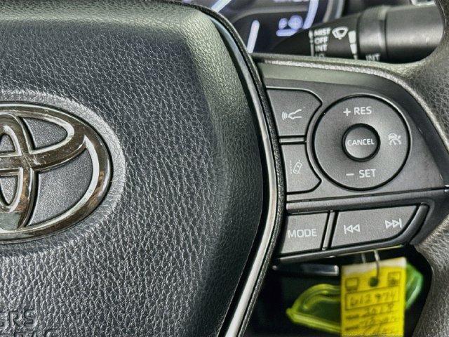 Used 2018 Toyota Camry LE FWD image 12