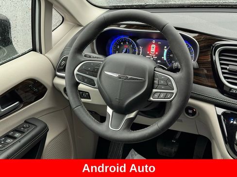 Used 2024 Chrysler Pacifica Limited image 22
