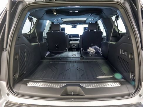New 2026 Chevrolet Suburban Premier image 25