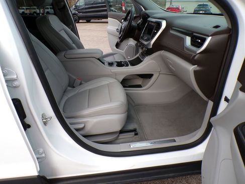 Used 2023 GMC Acadia SLT image 28