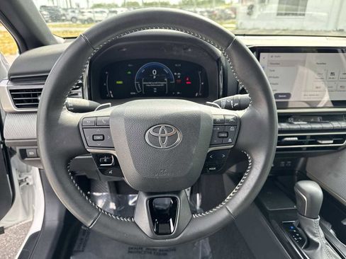 Used 2025 Toyota Camry SE w/ Multimedia Upgrade Package FWD image 21