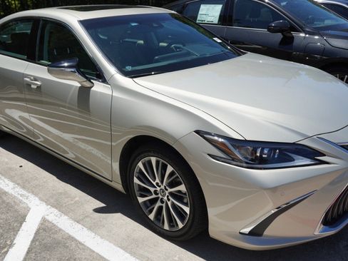 Used 2020 Lexus ES 350 w/ Premium Package FWD image 3