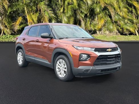 Used 2021 Chevrolet TrailBlazer LS FWD image 2
