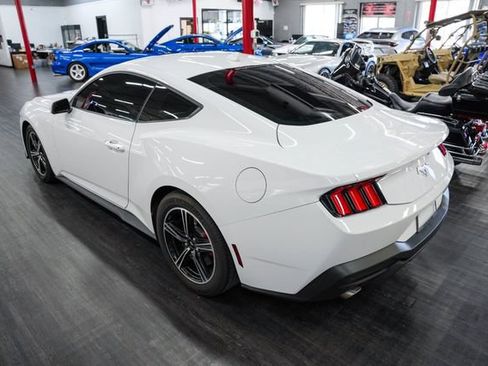 Used 2025 Ford Mustang Coupe RWD image 3