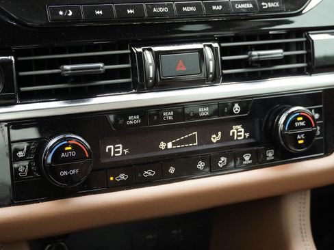 Used 2024 Nissan Pathfinder Platinum AWD/4WD image 29