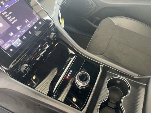 New 2025 Jeep Grand Cherokee Altitude image 28