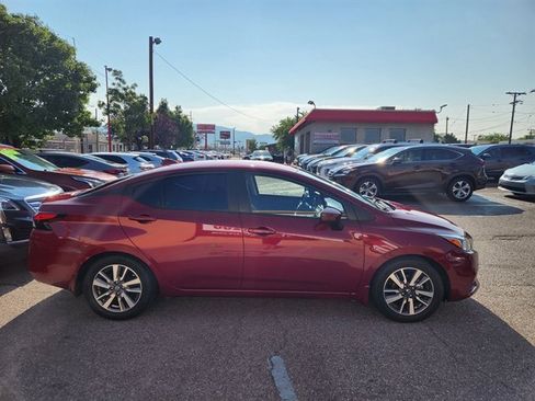 Used 2020 Nissan Versa SV image 3