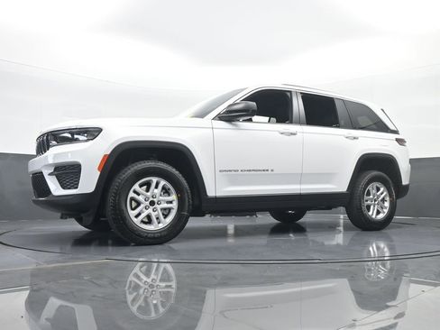 Used 2025 Jeep Grand Cherokee Laredo image 26