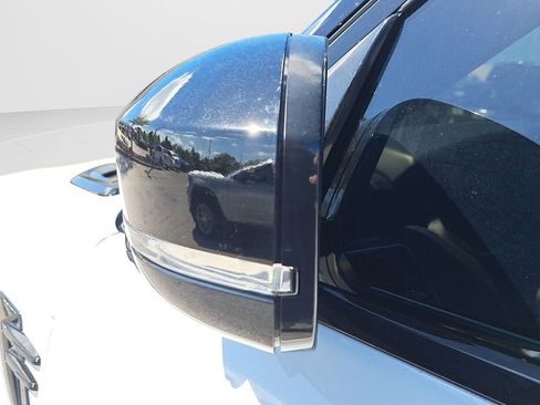 Used 2020 Land Rover Range Rover Sport HST image 4