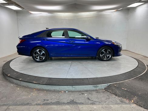 Used 2023 Hyundai Elantra SEL w/ Convenience Package image 7
