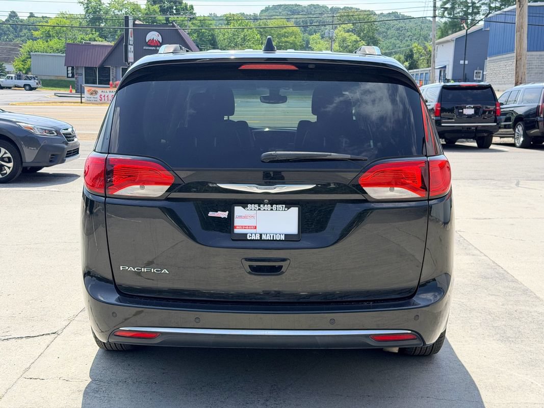 Used 2017 Chrysler Pacifica Touring-L Plus FWD image 5