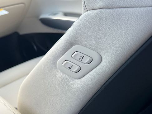 New 2026 Genesis GV70 2.5T Select AWD/4WD image 18