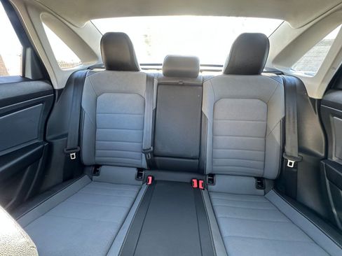 Used 2025 Volkswagen Jetta SE image 40