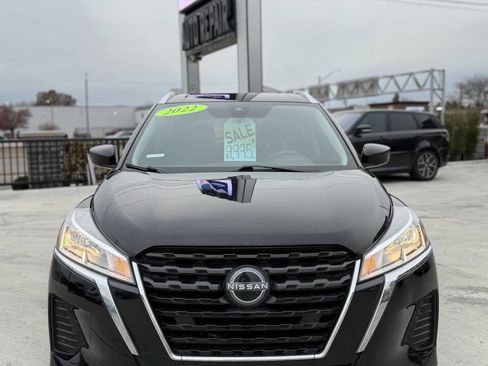 Used 2022 Nissan Kicks SV image 2