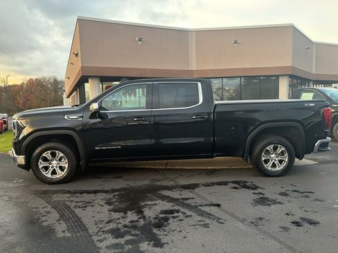 Used 2023 GMC Sierra 1500 SLE w/ Preferred Package image 2