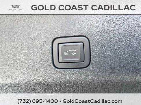 Used 2023 Cadillac Escalade Premium Luxury AWD/4WD image 17