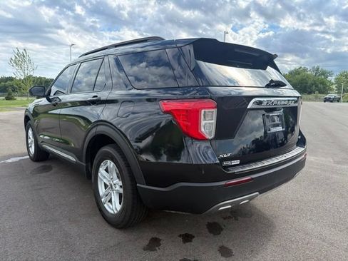 Used 2020 Ford Explorer XLT w/ Equipment Group 202A AWD/4WD image 17