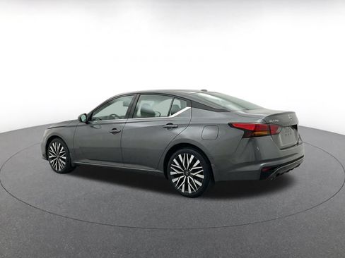 Used 2025 Nissan Altima 2.5 SV FWD image 5
