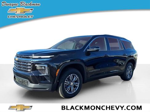 Used 2025 Chevrolet Traverse LT image 7