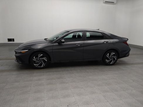 Used 2025 Hyundai Elantra Sport image 2