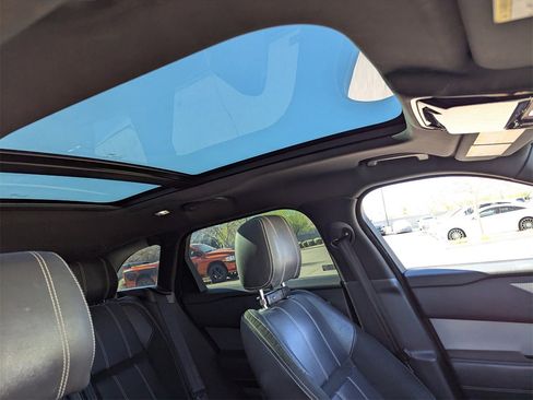 Used 2018 Land Rover Range Rover Velar R-Dynamic SE image 13