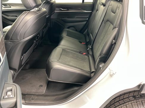 New 2026 Jeep Grand Cherokee Altitude image 21