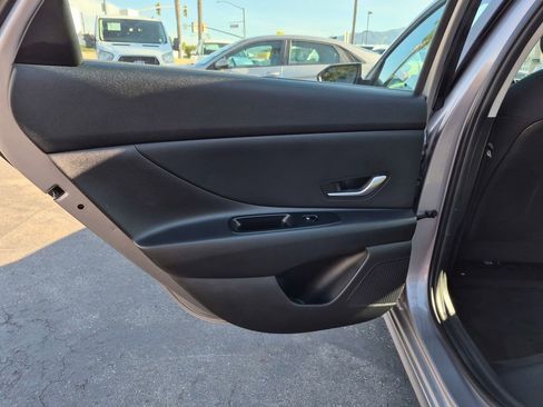 Used 2025 Hyundai Elantra SE image 20